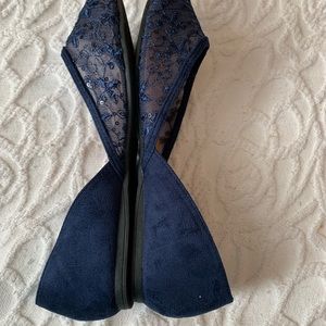 Navy flat shoes. Wore theses once with mother of bride dress size 10